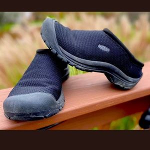 Keen Womens Howser 2 Black Stretch Slip-On Shoes Shoes 8 Medium. Like 8.5